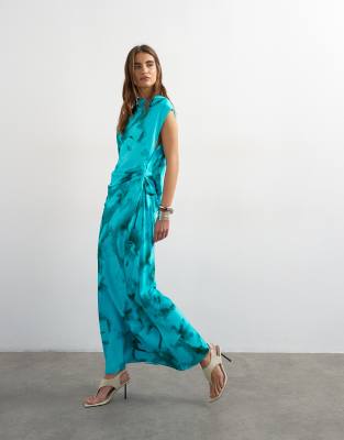 Robe longue dos nu en satin à fleurs avec col montant et plis sur le côté - Turquoise-multicolore 34