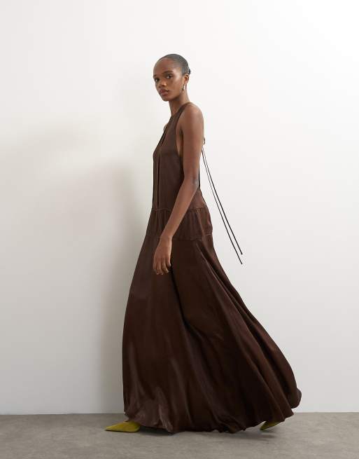 Topshop robe longue en satin à taille basse et emmanchures basses couleur chocolat, 1 de 4