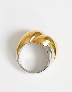 Model wearing Robyn waterproof stainless steel twist detail ring in silver and gold