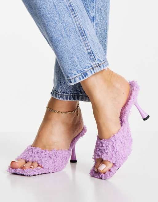 Topshop – Romance – Pantoletten aus Lammfellimitat in Flieder