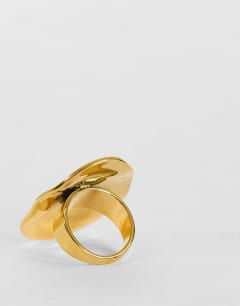 Model wearing Romeo waterproof stainless steel disk ring in gold brushed
