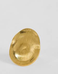 Model wearing Romeo waterproof stainless steel disk ring in gold brushed