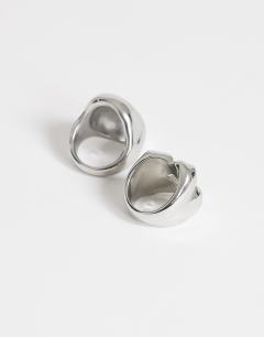 Model wearing Rose 2 pack waterproof stainless steel ring in silver