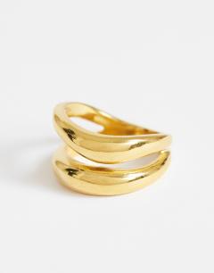 Model wearing Rosie waterproof stainless steel ring in gold