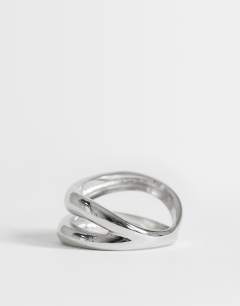 Model wearing Rosie waterproof stainless steel ring in silver