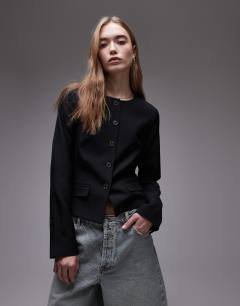 Model wearing Round neck collarless blazer in black