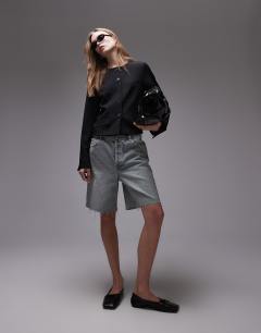 Model wearing Round neck collarless blazer in black