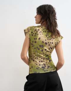 Model wearing Ruched detail wrap front short sleeve top in deer print