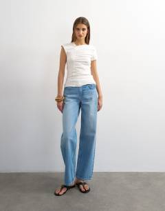 Model wearing Ruched front detail tee in ivory