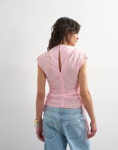 Model wearing Ruched side cap sleeve top in pink