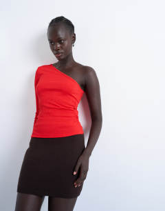 Ruched side one sleeve top in red