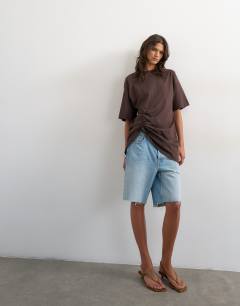 Model wearing Ruched side tee in chocolate