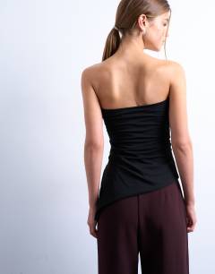 Model wearing Ruched waist asymmetric hem bandeau in black