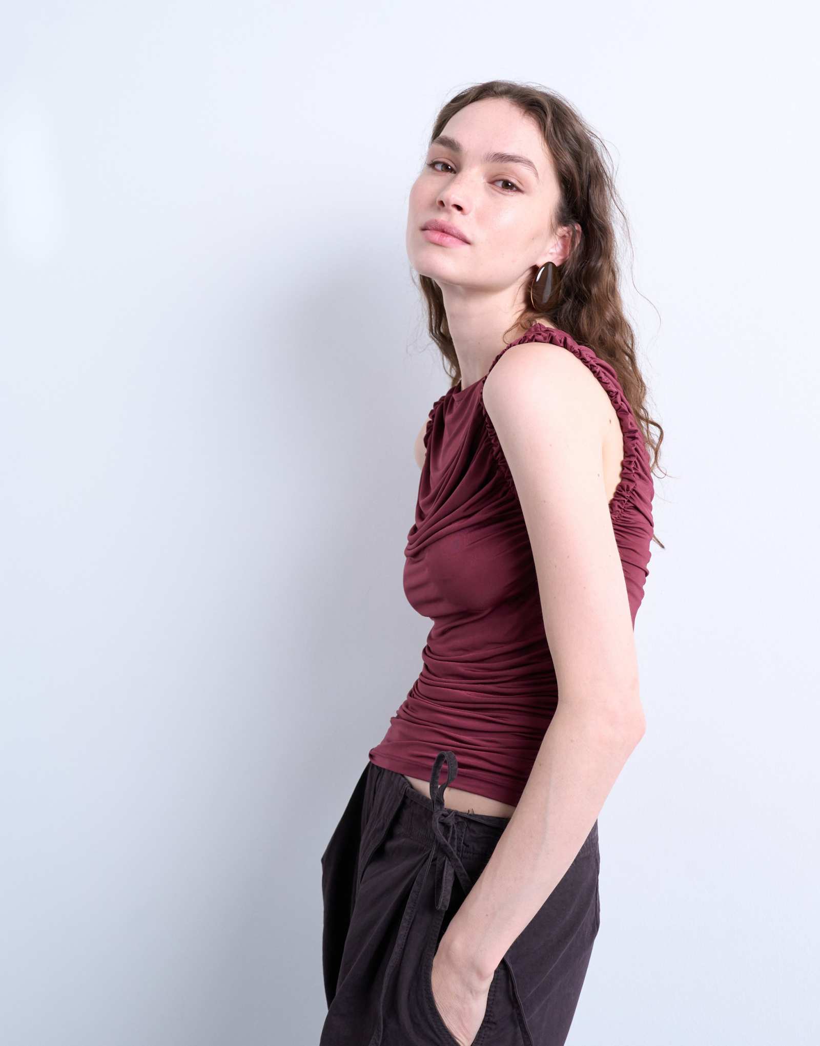 Майка с оборками от Topshop в ягодном цвете