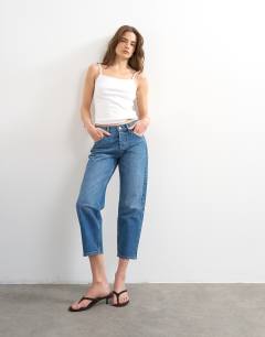 Model wearing Runway mid rise straight cropped jean in vintage blue
