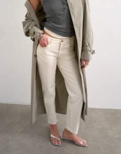 Model wearing Runway mid rise straight jean in bone
