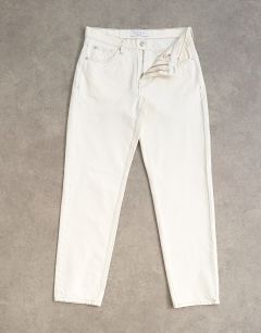 Model wearing Runway mid rise straight jean in bone