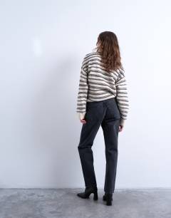 Model wearing Runway mid rise straight jean in washed black