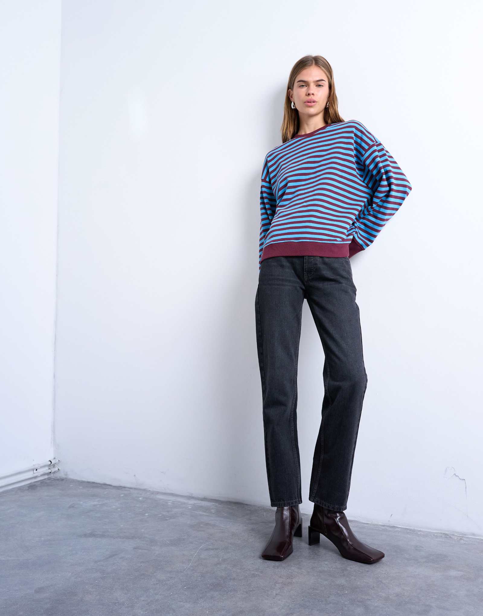 Прямые джинсы средней посадки Topshop Runway черного цвета, застиранные