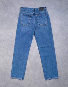 Model wearing Runway straight mid rise jean in mid blue