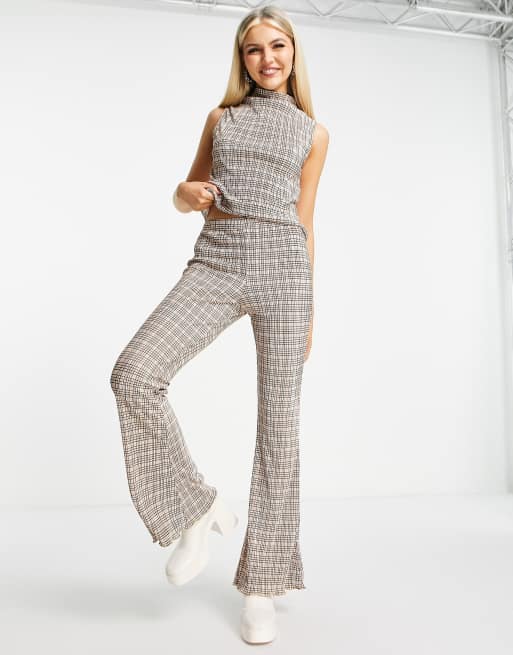 Topshop – Rutiga plisserade byxor med utsvängd design, del av set