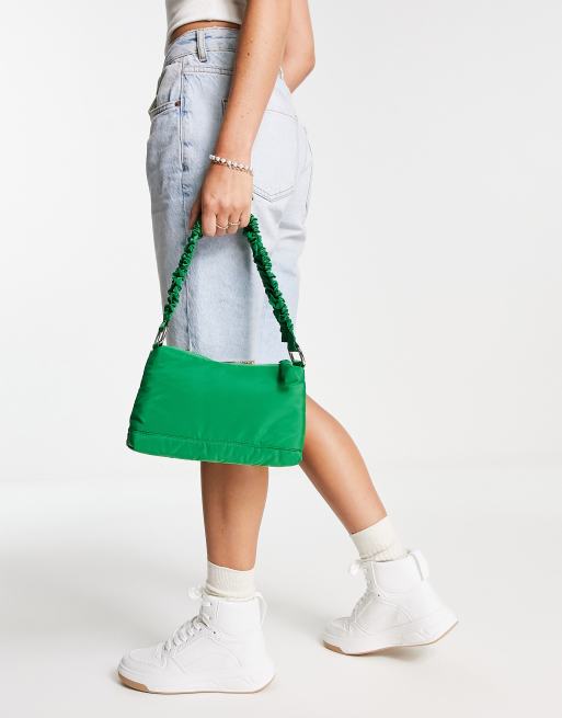 Topshop Sacha Schoudertas van nylon met gerimpeld hengsel in groen ASOS