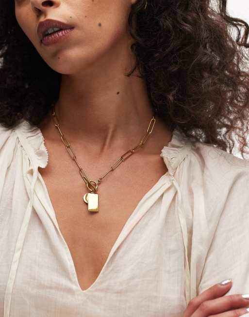 Topshop - Sally - Collana con catenina spessa tonalità oro in acciaio inossidabile resistente all'acqua con charm