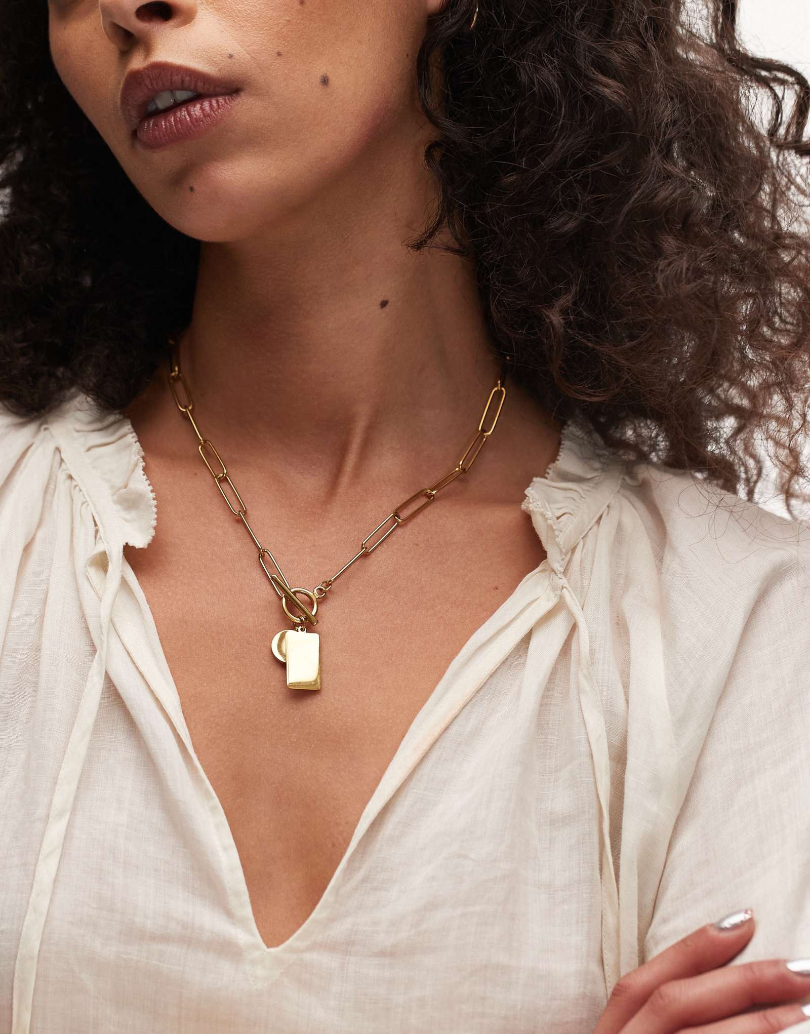 Водонепроницаемое ожерелье на толстой цепочке из нержавеющей стали Topshop Sally с золотыми подвесками