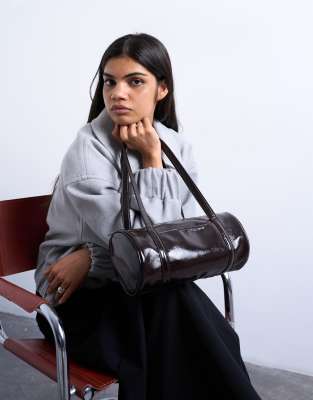 Topshop - Salma - Bowler-Tasche mit Lackleder-Optik in Schokoladenbraun-Brown