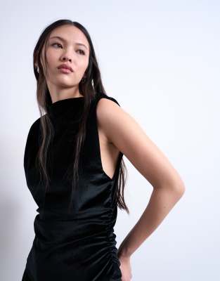 Topshop - Samt-Oberteil in Schwarz mit tiefem Armausschnitt und Raffung an der Seite