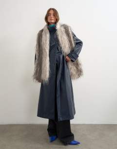 Sandy wispy faux fur scarf in off white and grey