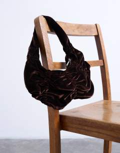 Saphire ruched velvet shoulder bag in chocolate
