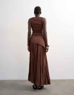 Model wearing Sash tie crinkle full maxi skirt in chocolate