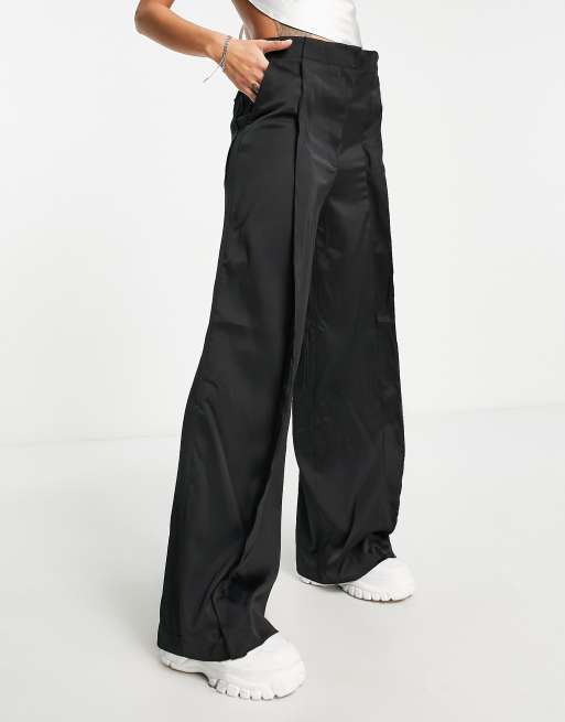Topshop - Satijnen broek met onafgewerkte zoom in zwart