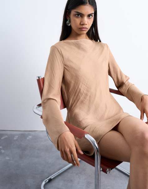 Topshop - Satijnen mini jurk met lange mouwen en een gedrapeerde achterkant in karamelkleur - view 1