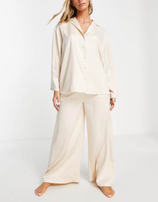 Topshop - Satijnen pyjamaset met oversized overhemd en broek in ecru