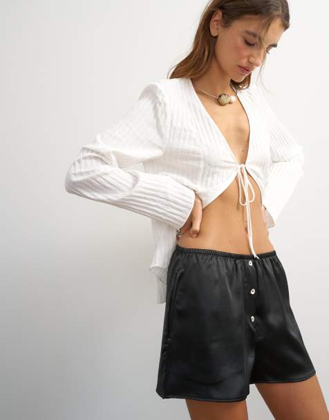 Topshop satijnen short met knoopdetail in zwart - view 1