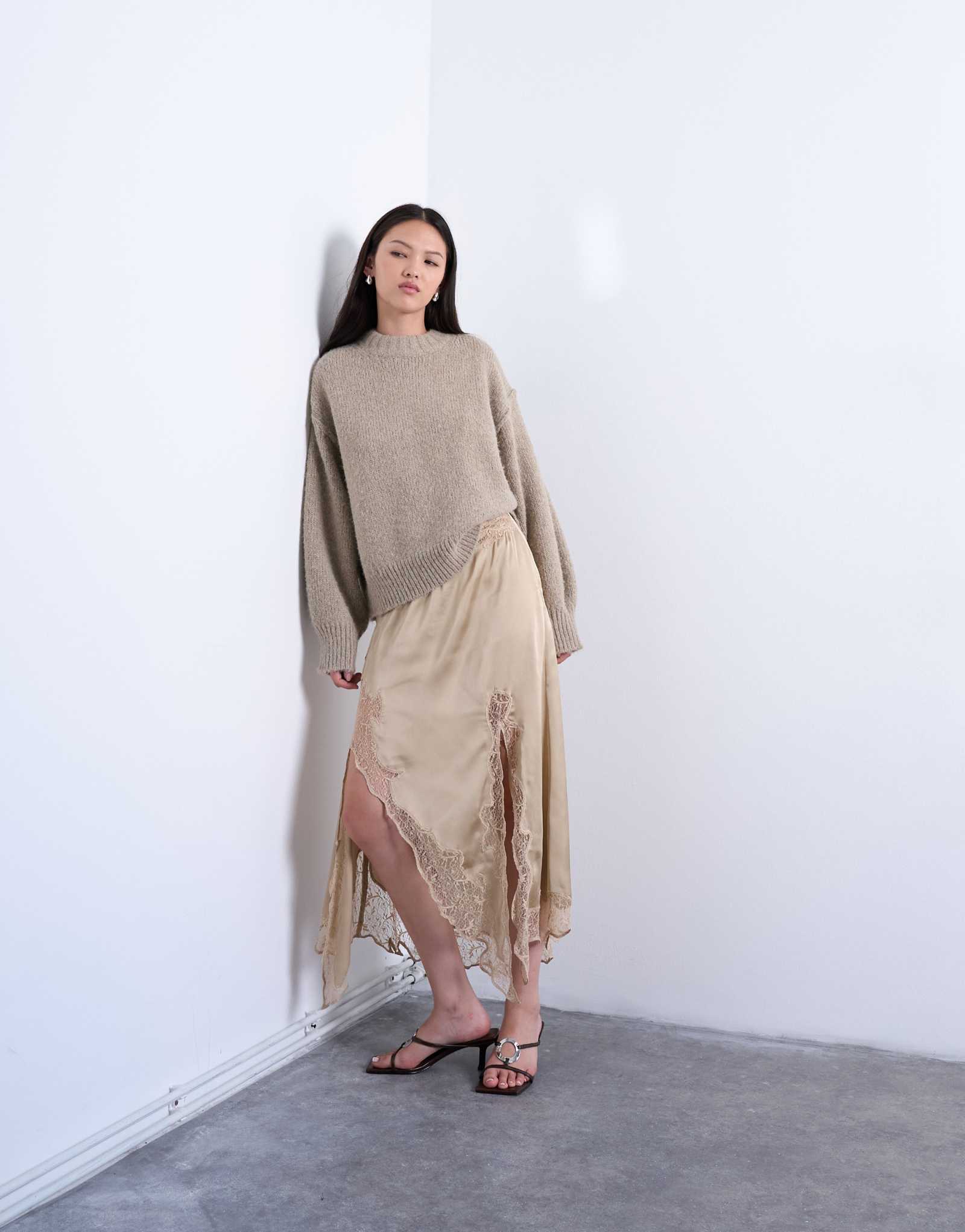 Юбка-миди с подолом из атласа и кружева Topshop темно-серого цвета