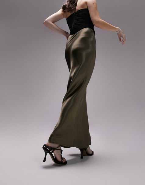 Topshop floor length maxi skirt in a bias cut. This maxi skirt comes in a dark khaki satin. 