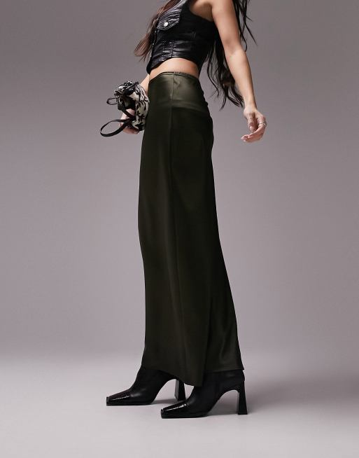 Topshop premium silky maxi slip skirt in khaki. This regular fit, bias cut skirt comes in khaki satin and has a maxi length. It has an elasticated waist. 