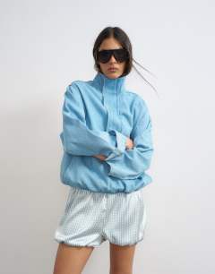 Model wearing Satin bubble short in blue check
