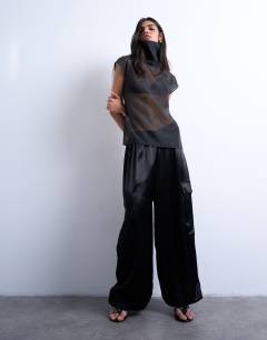 Model wearing Satin cargo balloon trouser in black