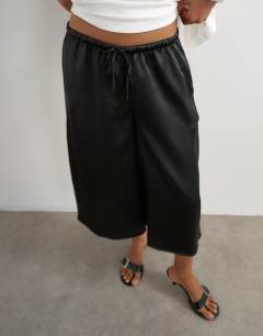 Model wearing Satin culotte in black
