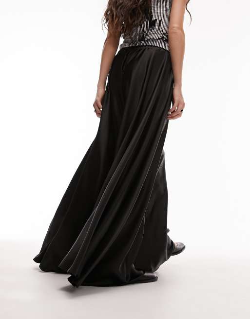 Full skirt outlet maxi