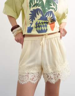 Model wearing Satin lace insert short in ecru