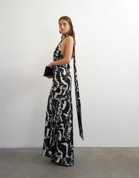 Topshop Satin-Maxikleid mit asymmetrischem Neckholder und Fransenschal im Animal-Print - view 1