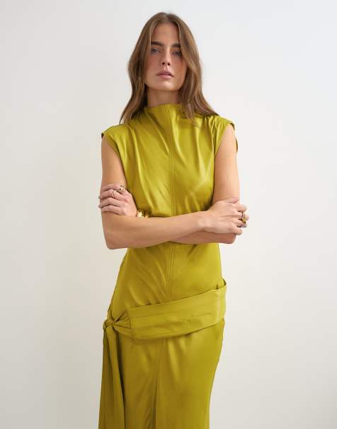 Topshop Satin-Maxikleid mit Neckholder, tiefer Taille und Bindegürtel in Goldoliv - view 1