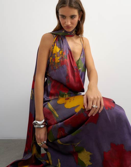 Topshop Satin-Maxikleid mit Schal-Ausschnittdetail in dunklem Blumenmuster, 3 von 4
