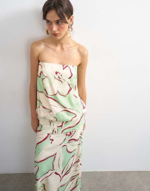 Topshop Satin-Maxikleid mit tiefer Taille, Blouson-Oberteil, trägerlos, mit Blumenmuster in Grün, 3 von 4