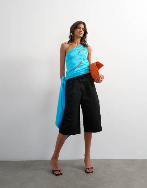 Topshop – Satin-Oberteil in Blau mit Zierrausschnitten und Bindedetail - view 1